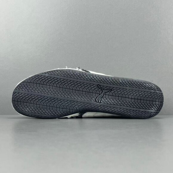 Puma Black And White Thin-Soled Low-Top Sneakers - Picture 3 of 11